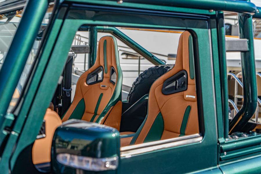 Интерьер Land Rover Defender 90 by Overfinch 2019 года  (фото 6 из 12)